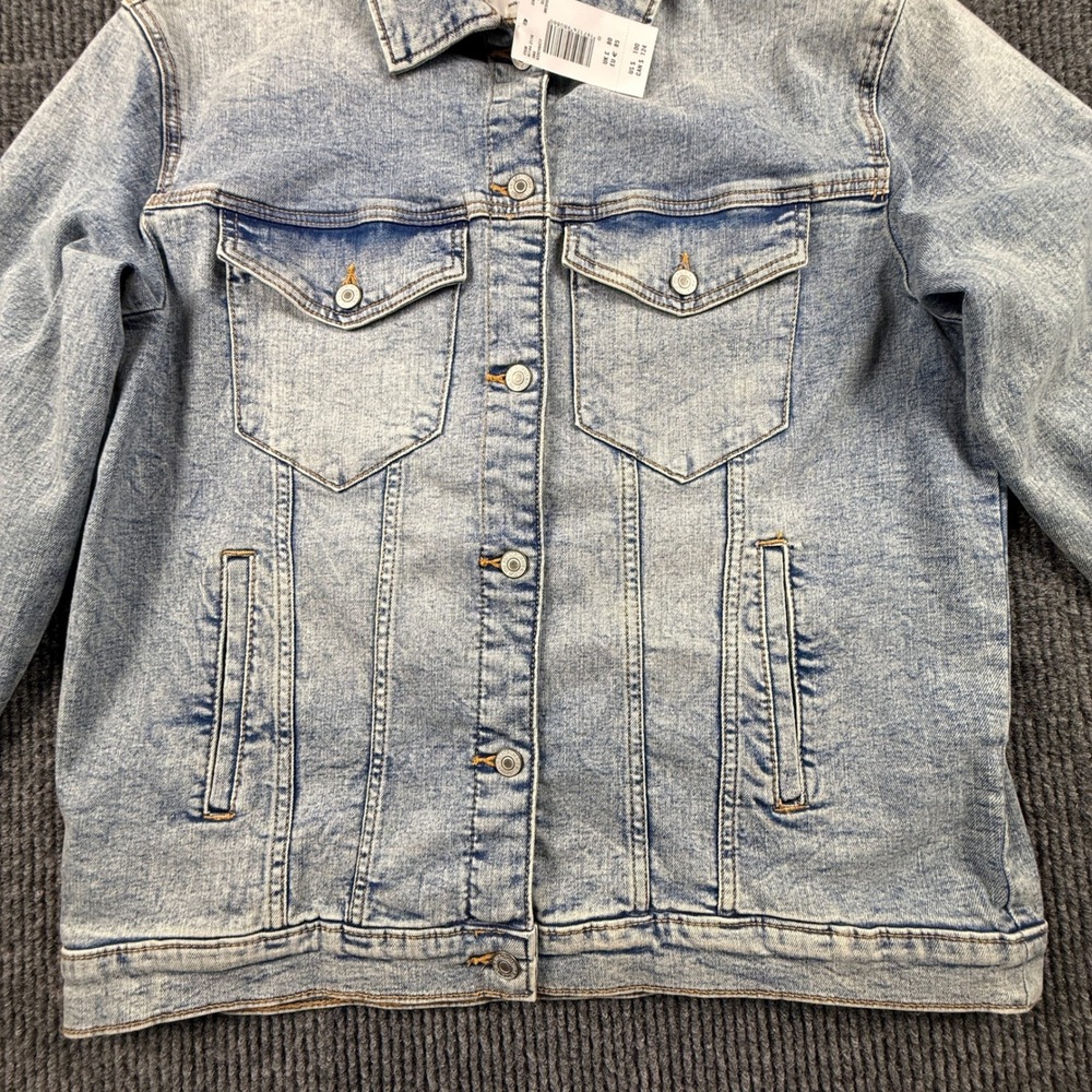 NWT Abercrombie & Fitch Womens Size Medium Light Wash Denim Jacket K1144-2116‎ - Picture 8 of 15